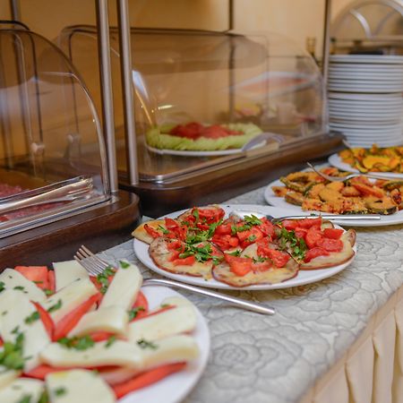 Ahg Donna Silvia Wellness Hotel Манерба-дель-Гарда Экстерьер фото