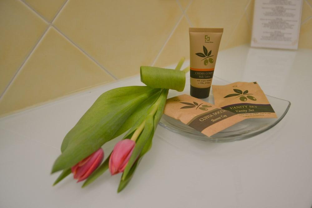 Ahg Donna Silvia Wellness Hotel Манерба-дель-Гарда Экстерьер фото