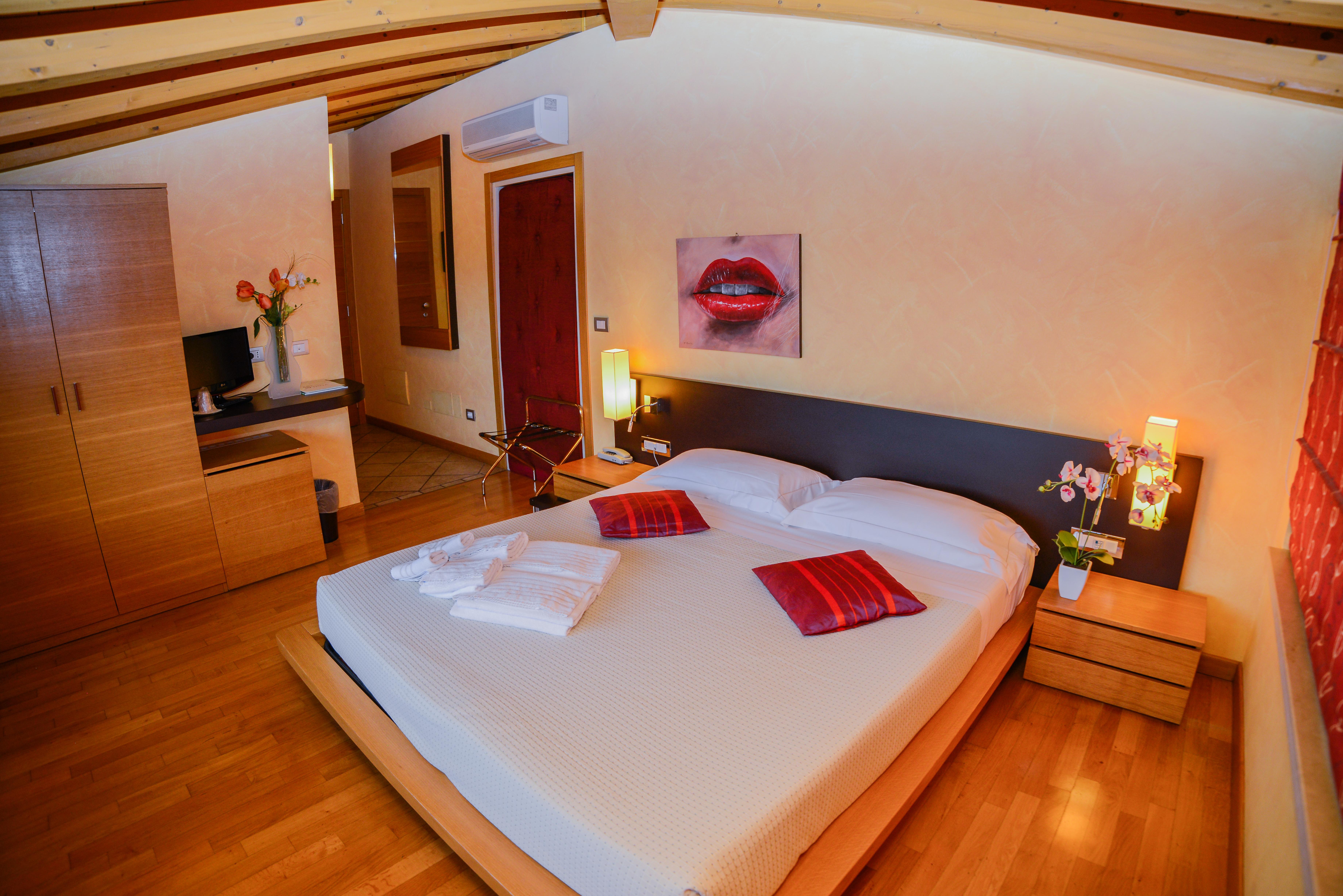 Ahg Donna Silvia Wellness Hotel Манерба-дель-Гарда Экстерьер фото