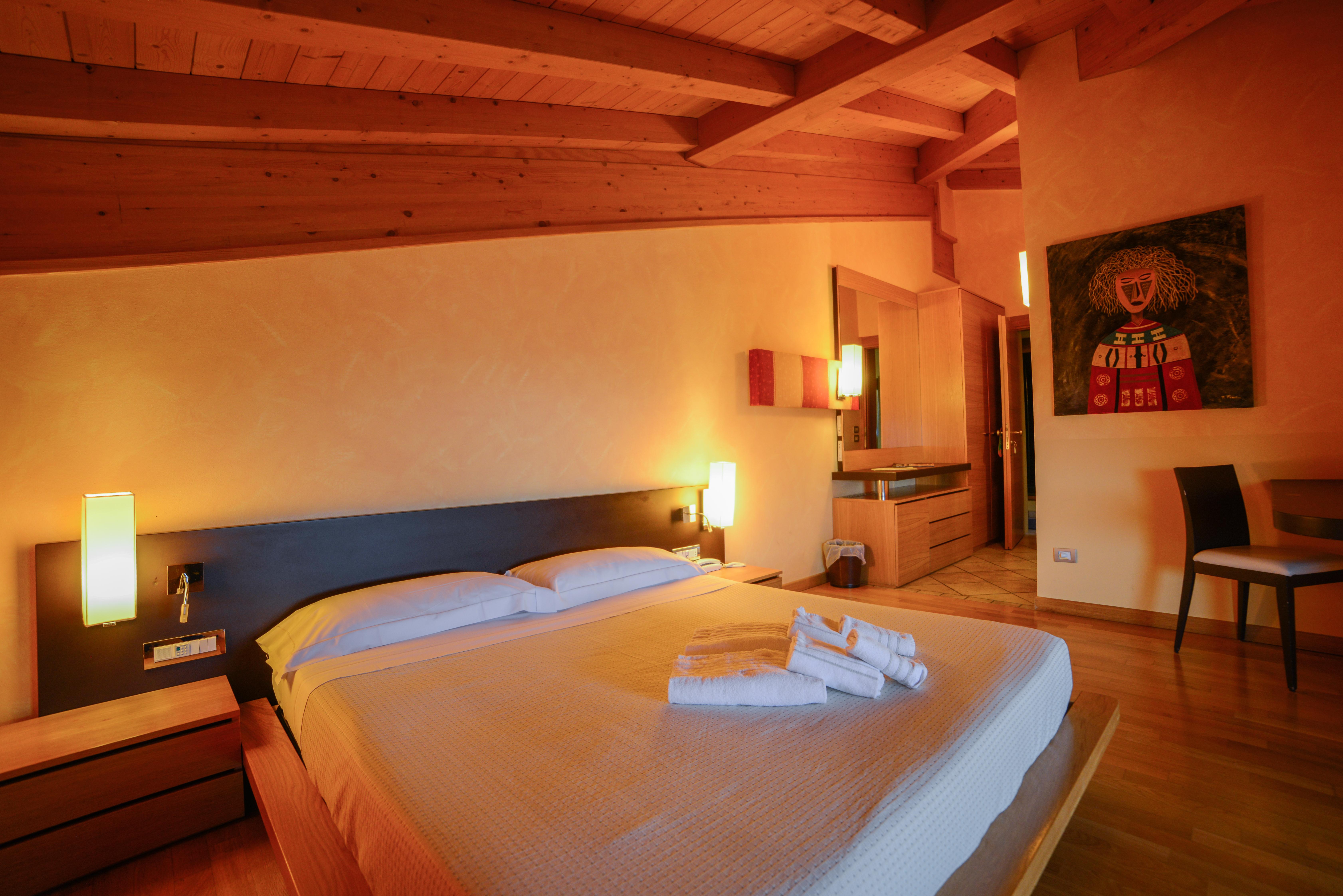 Ahg Donna Silvia Wellness Hotel Манерба-дель-Гарда Экстерьер фото