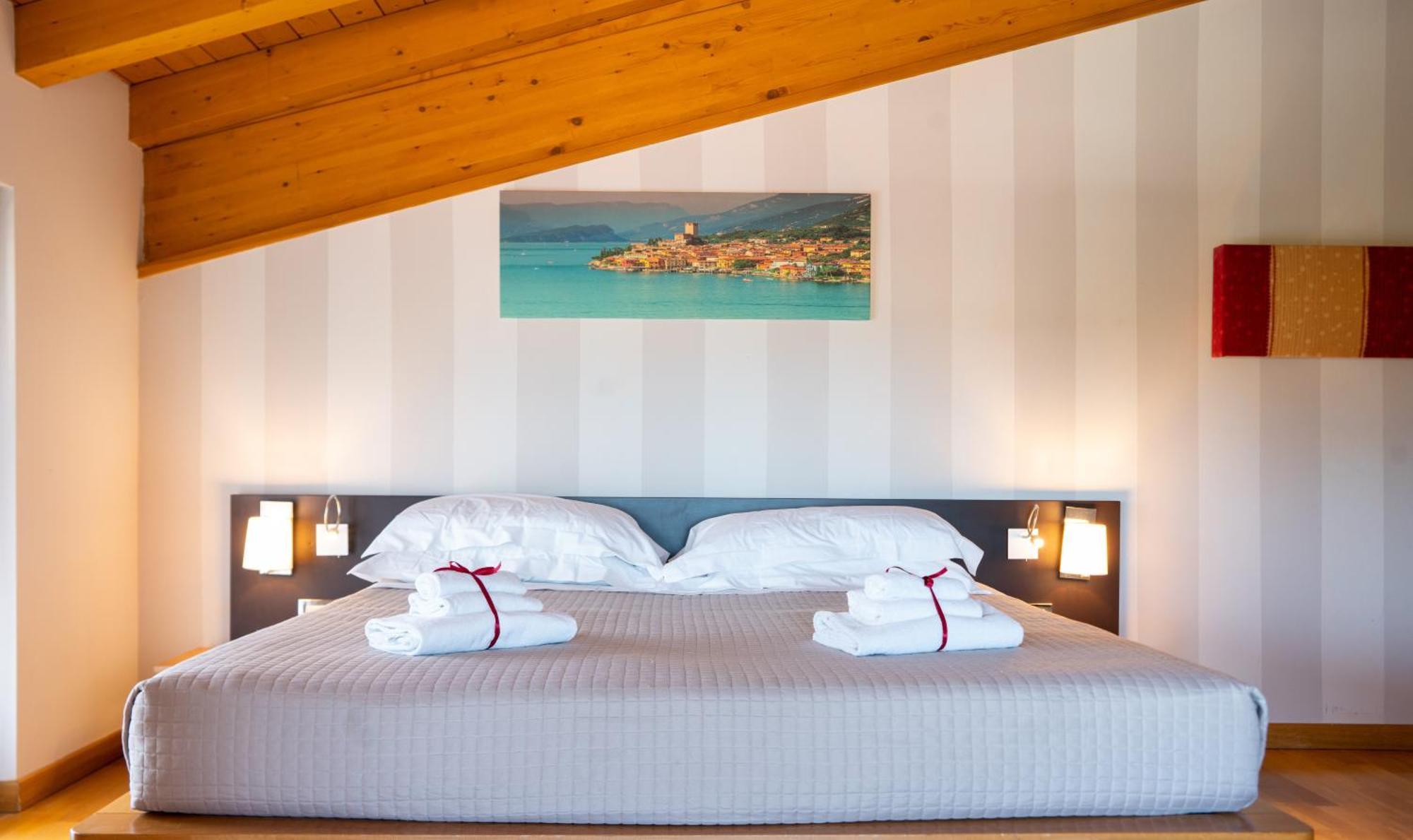 Ahg Donna Silvia Wellness Hotel Манерба-дель-Гарда Экстерьер фото
