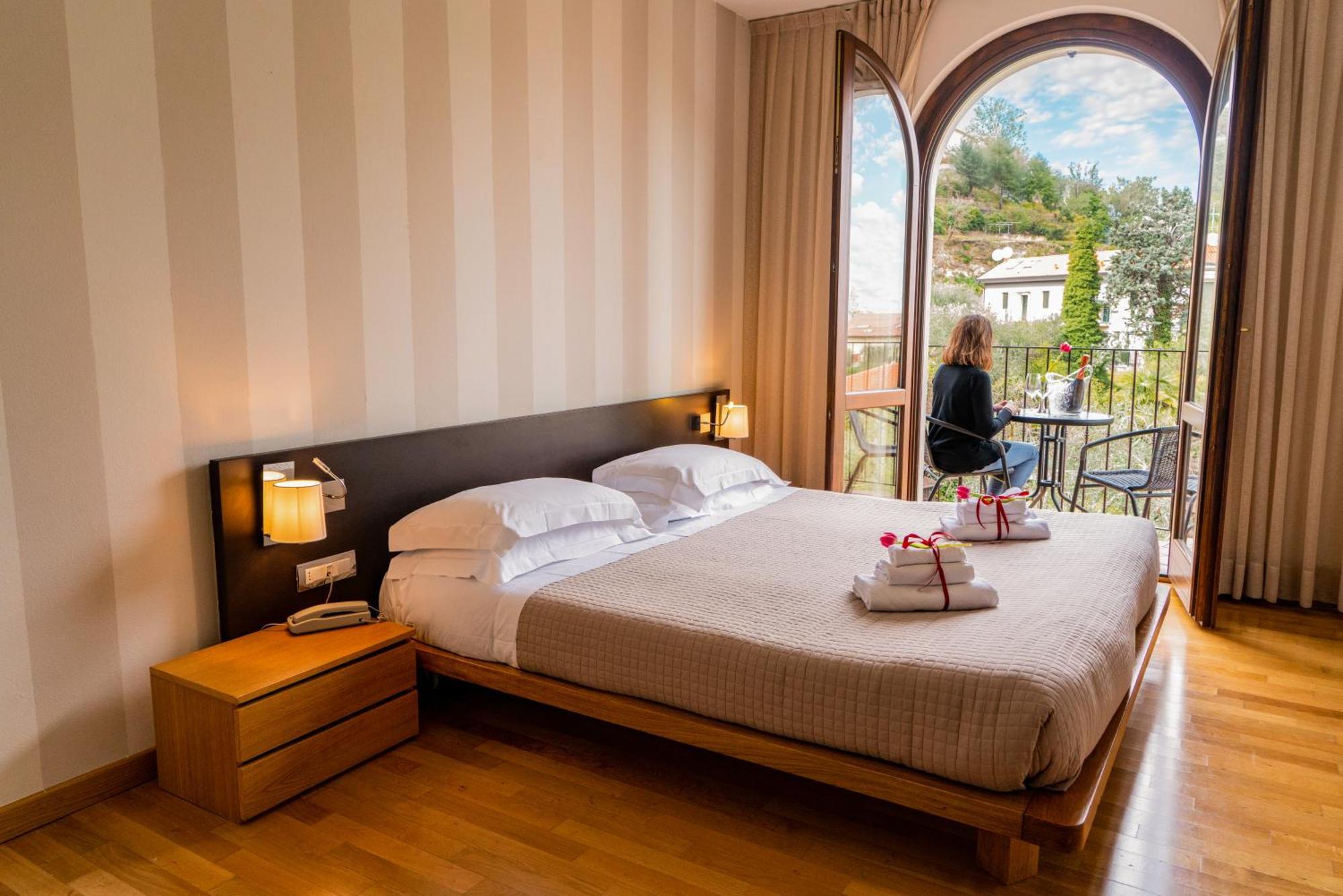 Ahg Donna Silvia Wellness Hotel Манерба-дель-Гарда Экстерьер фото