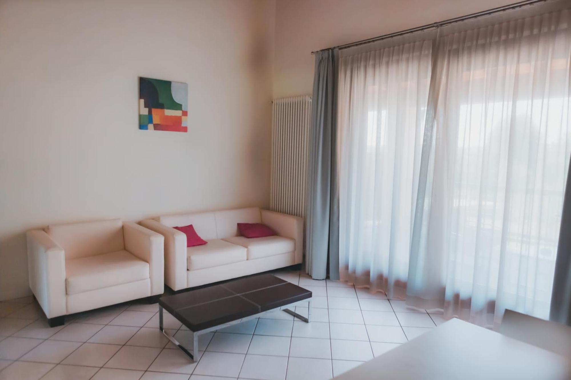 Ahg Donna Silvia Wellness Hotel Манерба-дель-Гарда Экстерьер фото