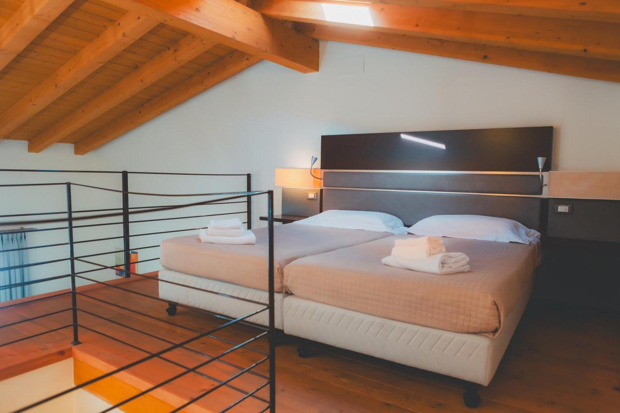 Ahg Donna Silvia Wellness Hotel Манерба-дель-Гарда Экстерьер фото
